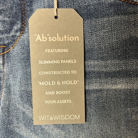 Wit & Wisdom LUXE TOUCH Girlfriend Jean.  Blue Vintage Distressed Denim - Picture 6 of 15